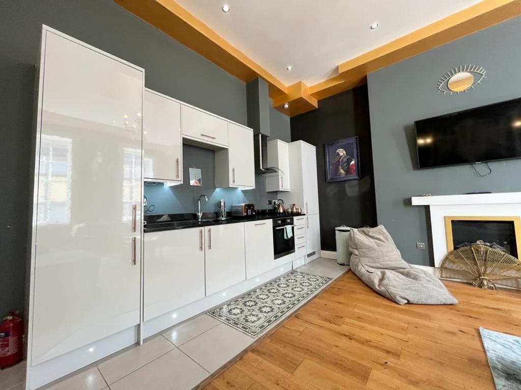 Апартаменты Unique & Luxurious 2 Bedroom Centre