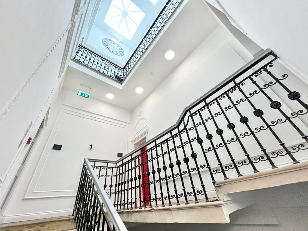 Апартаменты Unique & Luxurious 2 Bedroom Centre