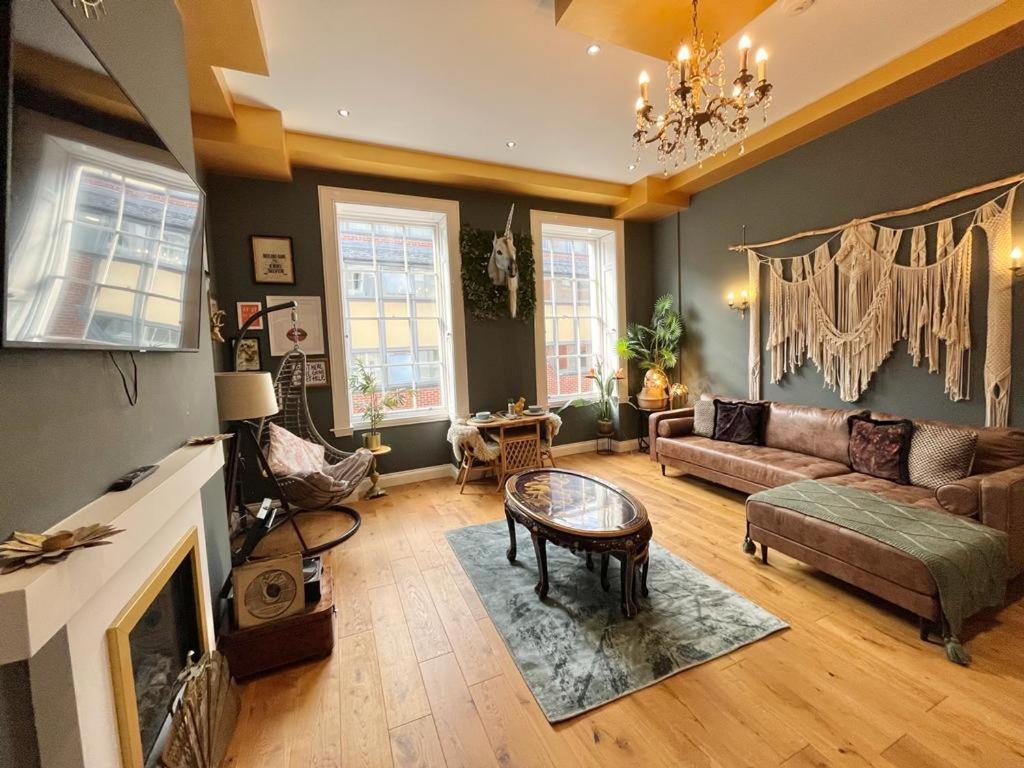 Апартаменты Unique & Luxurious 2 Bedroom Centre