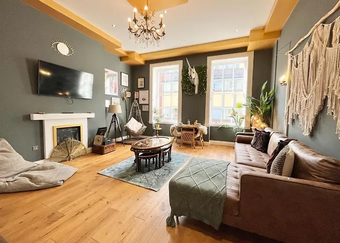 Unique & Luxurious 2 Bedroom City Centre Apartment